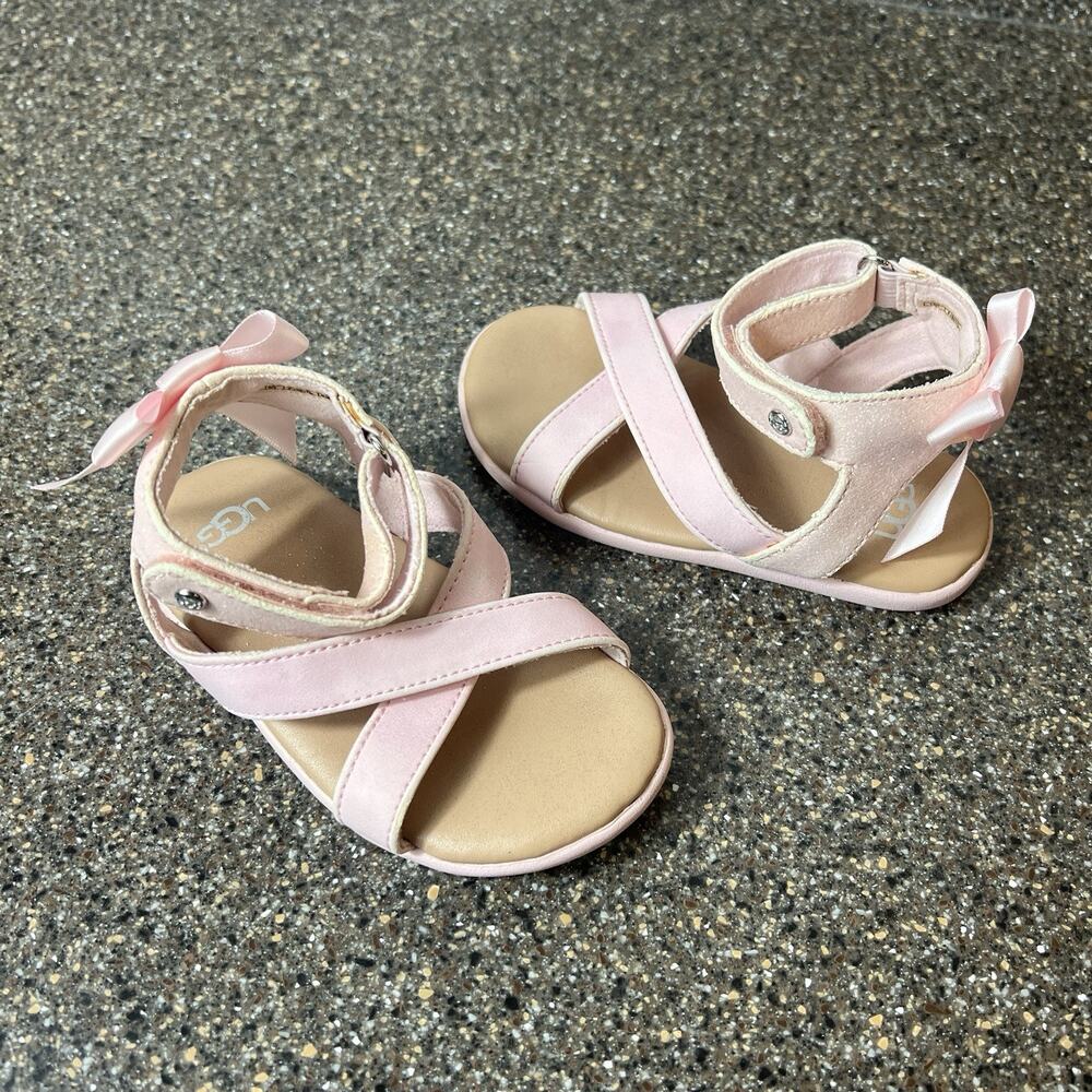 UGG Little Girls Toddlers Size 6/7 Pink Glitter Faux Leather Ankle Strap Sandals